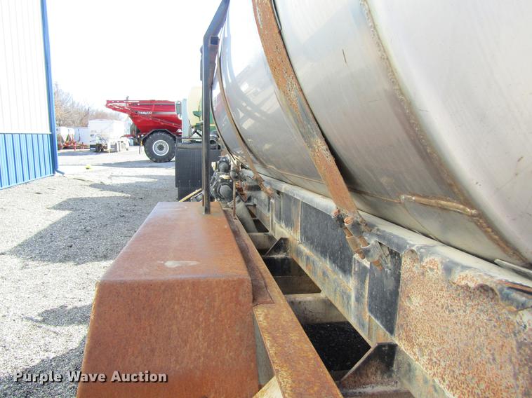 image for item DB5985 1998 Behnke B-B nurse tank trailer