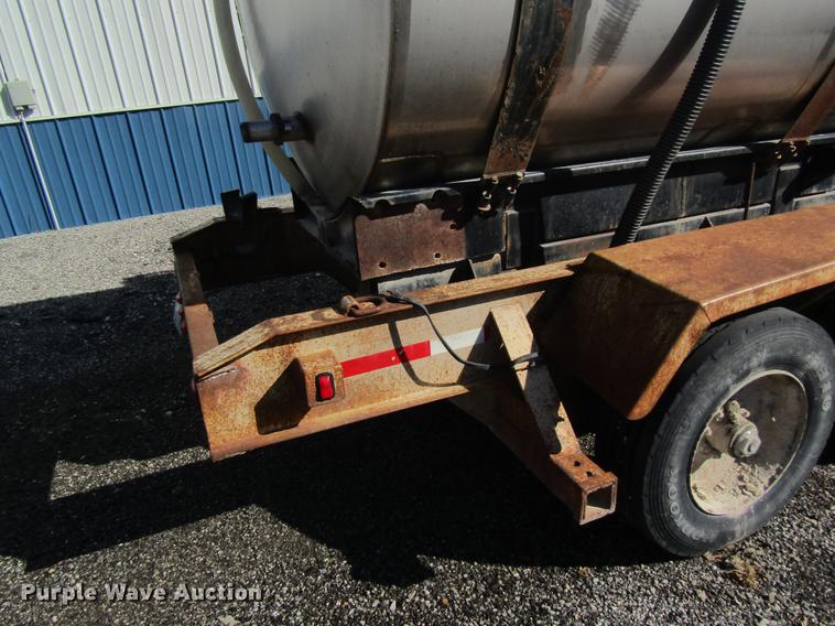 image for item DB5985 1998 Behnke B-B nurse tank trailer