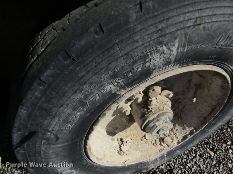 image for item DB5985 1998 Behnke B-B nurse tank trailer