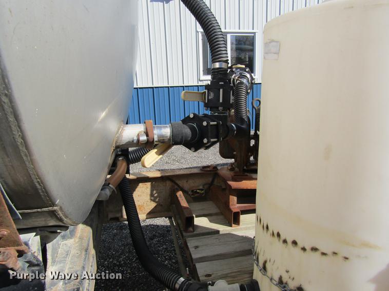 image for item DB5985 1998 Behnke B-B nurse tank trailer