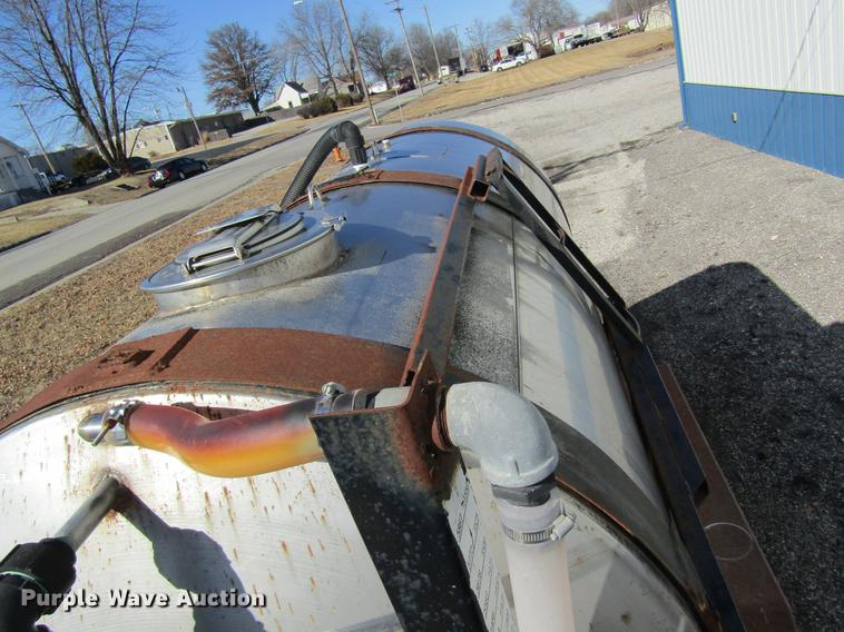 image for item DB5985 1998 Behnke B-B nurse tank trailer