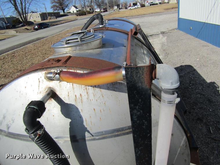 image for item DB5985 1998 Behnke B-B nurse tank trailer