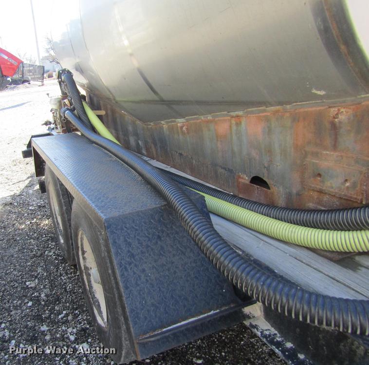 image for item DB5986 1997 Ag Systems AG211 nurse tank trailer