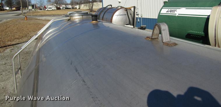 image for item DB5986 1997 Ag Systems AG211 nurse tank trailer