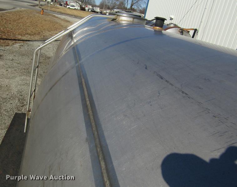 image for item DB5986 1997 Ag Systems AG211 nurse tank trailer