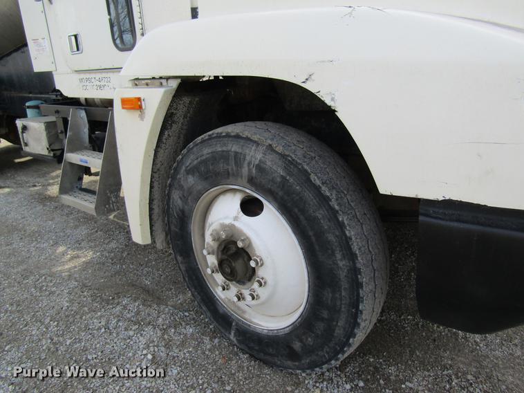 image for item DB5996 1989 Freightliner FLD120 nurse tank truck