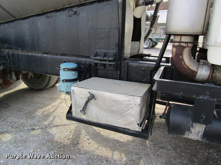 image for item DB5996 1989 Freightliner FLD120 nurse tank truck