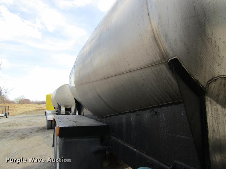 image for item DB5996 1989 Freightliner FLD120 nurse tank truck