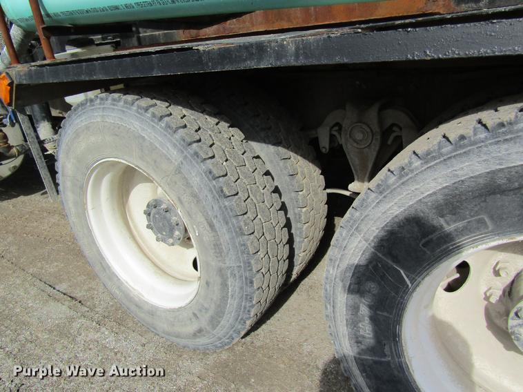 image for item DB5996 1989 Freightliner FLD120 nurse tank truck