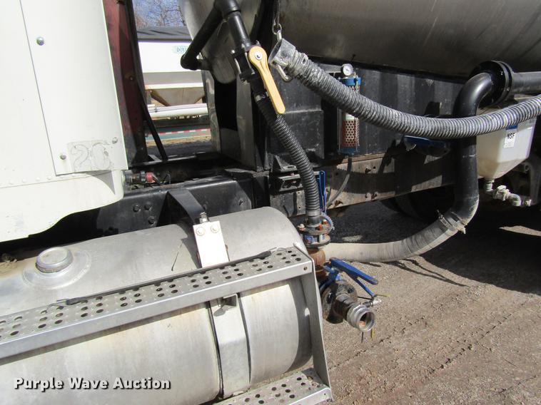 image for item DB5996 1989 Freightliner FLD120 nurse tank truck