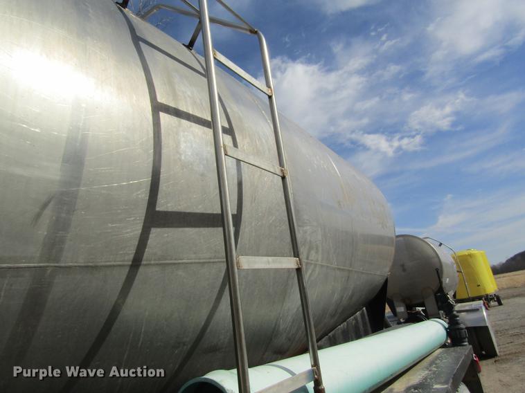 image for item DB5996 1989 Freightliner FLD120 nurse tank truck