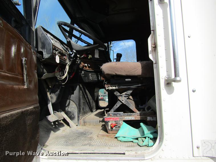 image for item DB5996 1989 Freightliner FLD120 nurse tank truck