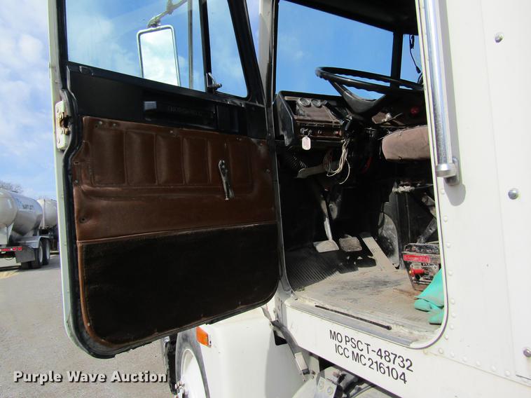 image for item DB5996 1989 Freightliner FLD120 nurse tank truck
