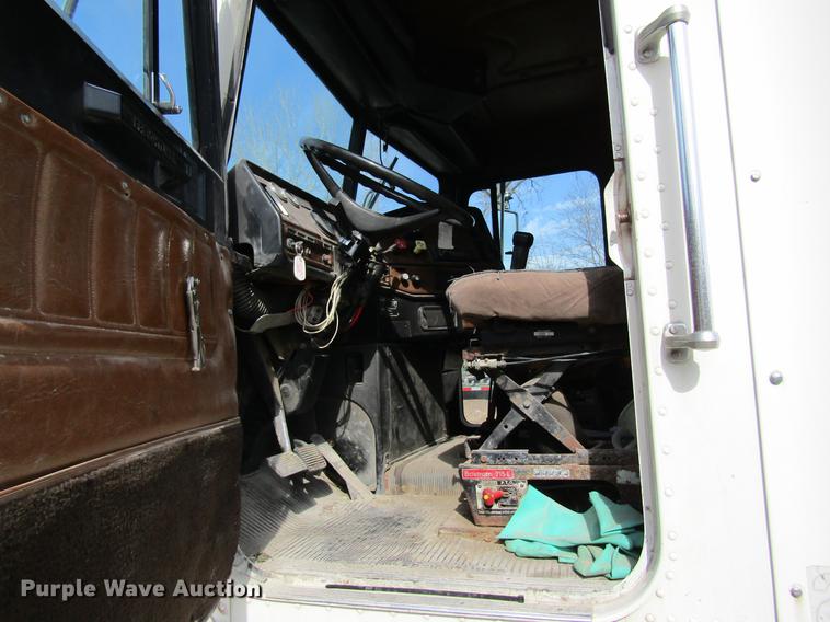 image for item DB5996 1989 Freightliner FLD120 nurse tank truck