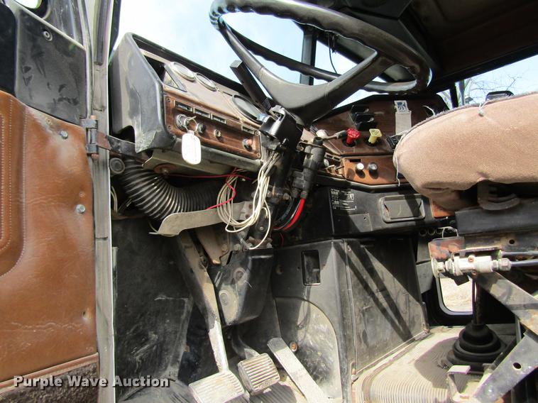 image for item DB5996 1989 Freightliner FLD120 nurse tank truck