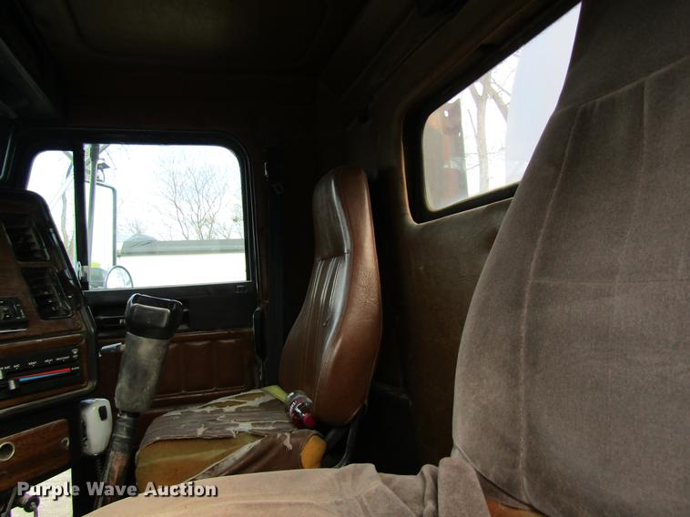 image for item DB5996 1989 Freightliner FLD120 nurse tank truck