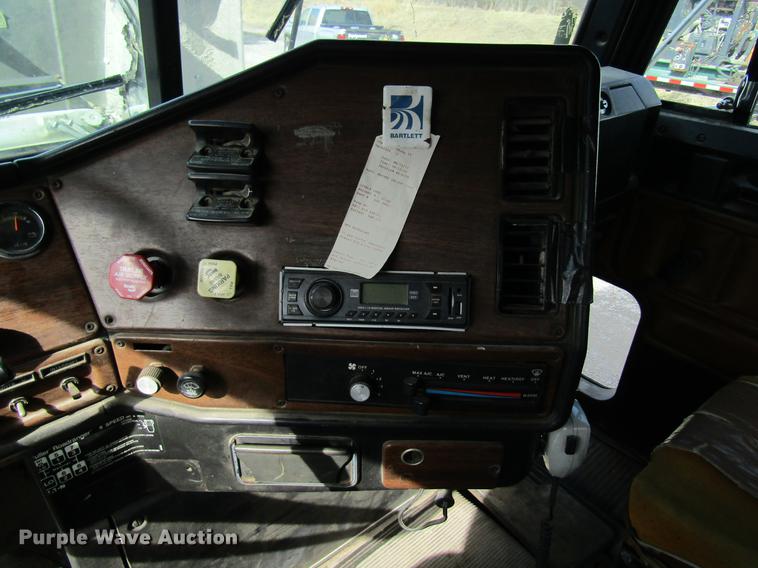 image for item DB5996 1989 Freightliner FLD120 nurse tank truck