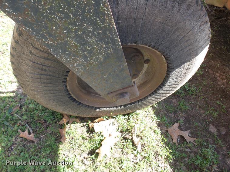 image for item DB7198 1998 Bush Hog 13368 rotary mower