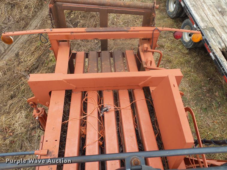 image for item DB7263 1998 Hesston 4900 large square baler