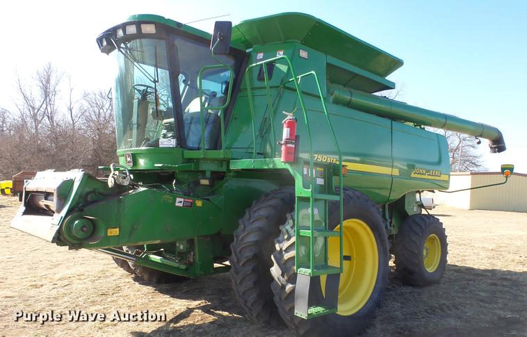 image for item DC0665 2001 John Deere 9750 STS combine