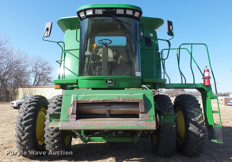 image for item DC0665 2001 John Deere 9750 STS combine