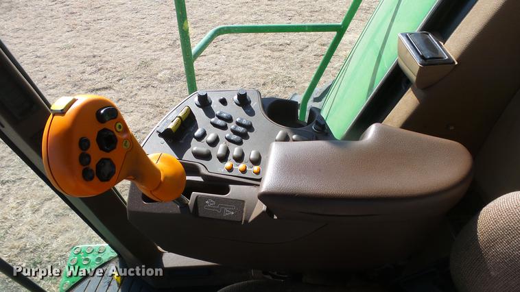 image for item DC0665 2001 John Deere 9750 STS combine