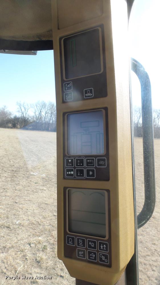 image for item DC0665 2001 John Deere 9750 STS combine