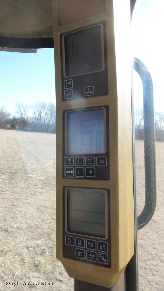 image for item DC0665 2001 John Deere 9750 STS combine