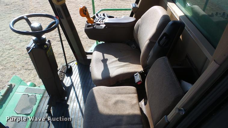 image for item DC0665 2001 John Deere 9750 STS combine