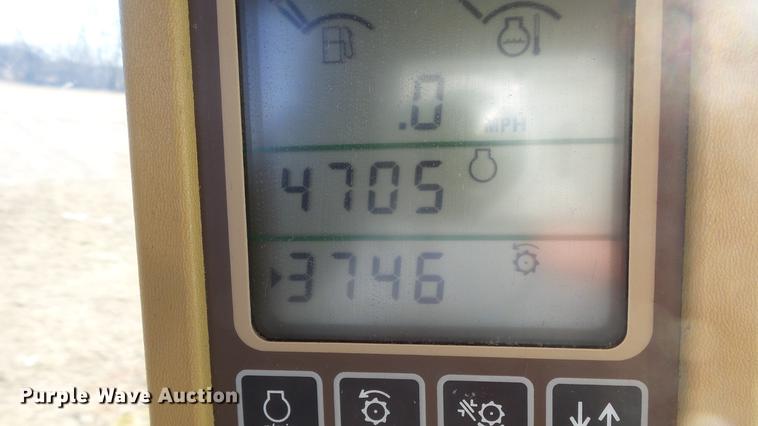 image for item DC0665 2001 John Deere 9750 STS combine