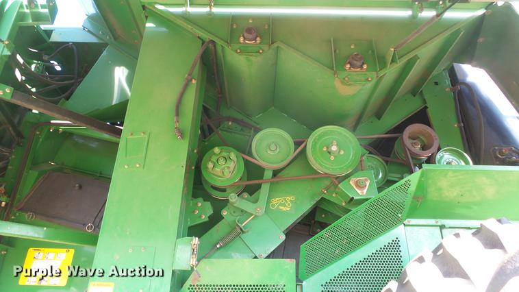 image for item DC0665 2001 John Deere 9750 STS combine