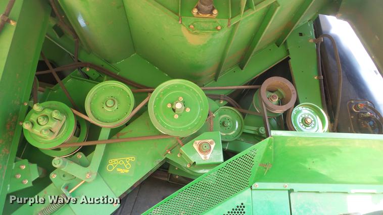image for item DC0665 2001 John Deere 9750 STS combine