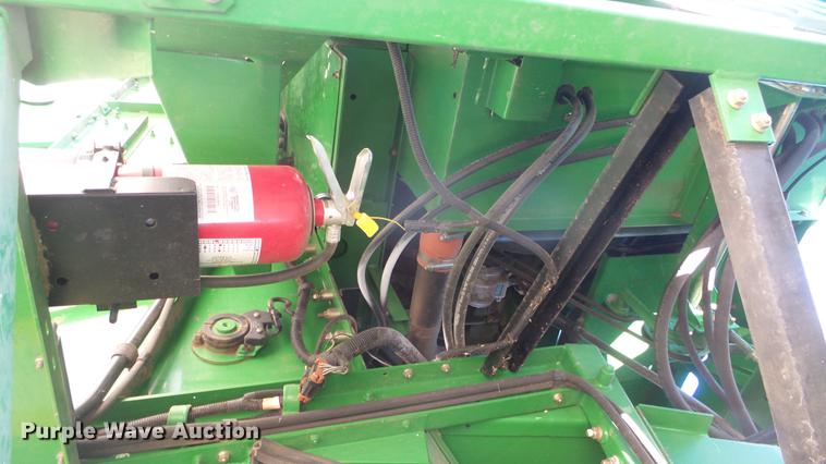 image for item DC0665 2001 John Deere 9750 STS combine