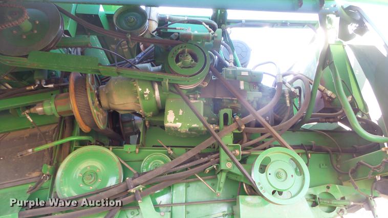 image for item DC0665 2001 John Deere 9750 STS combine