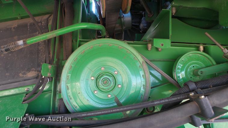 image for item DC0665 2001 John Deere 9750 STS combine