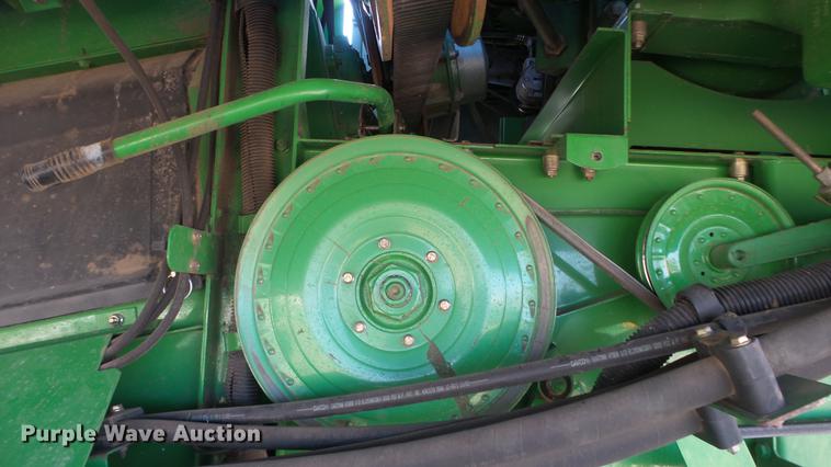 image for item DC0665 2001 John Deere 9750 STS combine