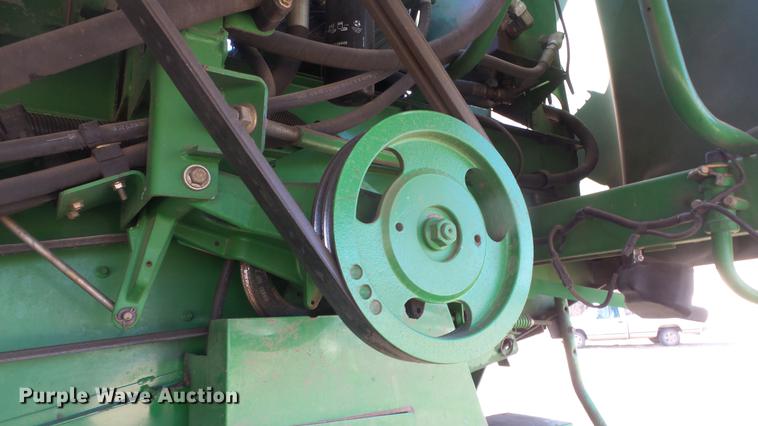 image for item DC0665 2001 John Deere 9750 STS combine