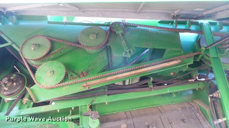 image for item DC0665 2001 John Deere 9750 STS combine