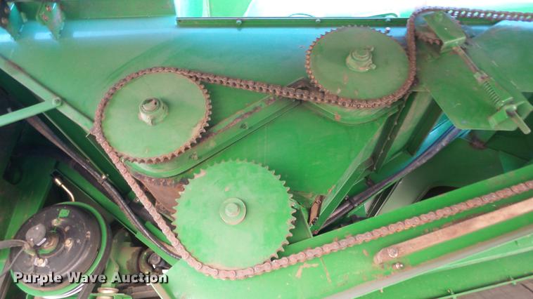 image for item DC0665 2001 John Deere 9750 STS combine
