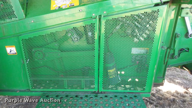 image for item DC0665 2001 John Deere 9750 STS combine