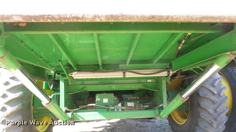 image for item DC0665 2001 John Deere 9750 STS combine