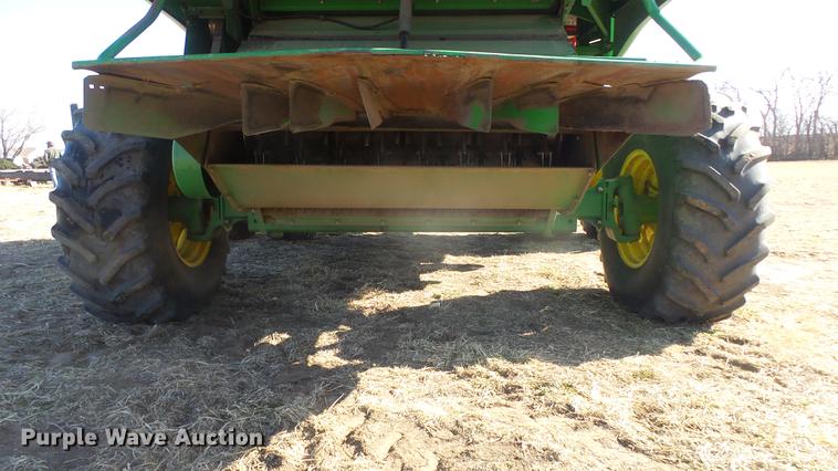 image for item DC0665 2001 John Deere 9750 STS combine