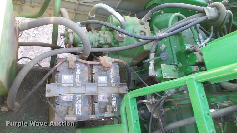image for item DC0665 2001 John Deere 9750 STS combine