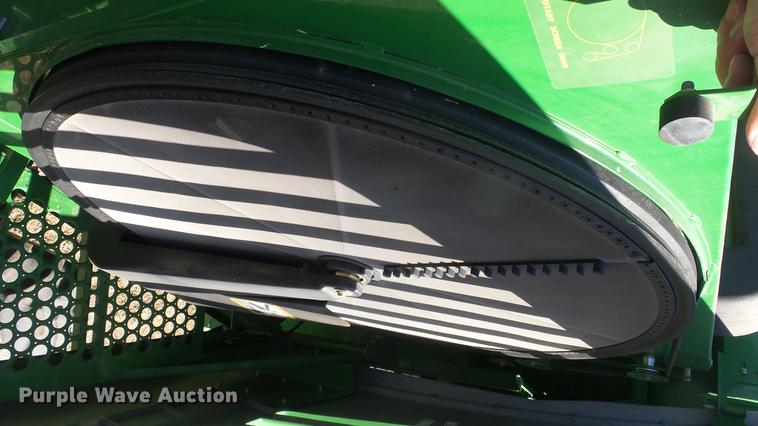 image for item DC0665 2001 John Deere 9750 STS combine