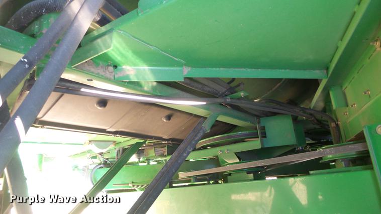 image for item DC0665 2001 John Deere 9750 STS combine