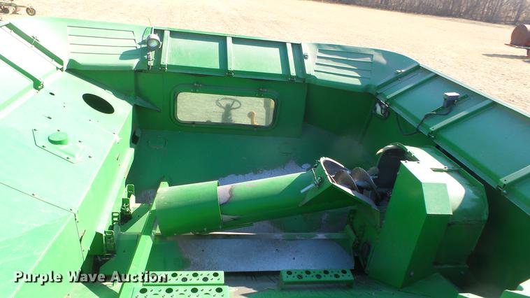 image for item DC0665 2001 John Deere 9750 STS combine