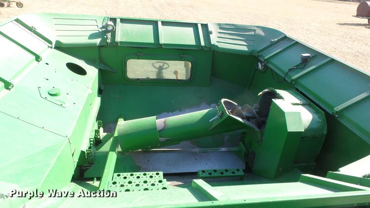 image for item DC0665 2001 John Deere 9750 STS combine