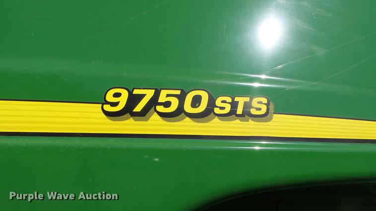 image for item DC0665 2001 John Deere 9750 STS combine