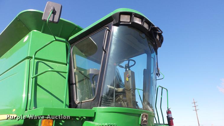 image for item DC0665 2001 John Deere 9750 STS combine