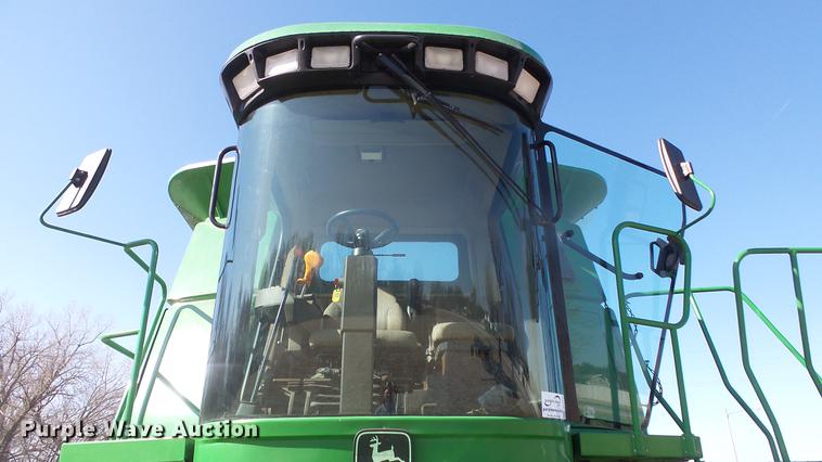 image for item DC0665 2001 John Deere 9750 STS combine